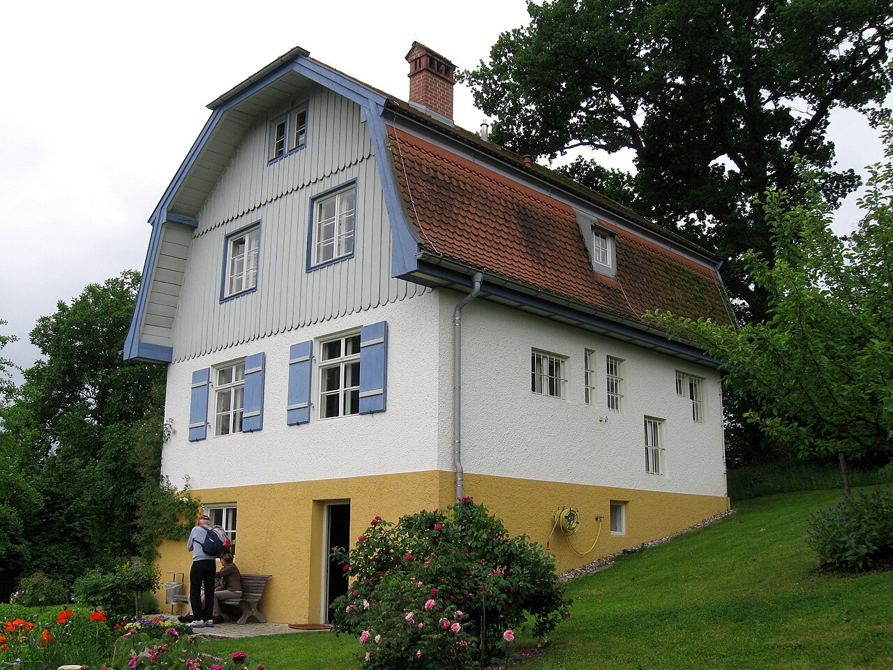 Kleines Wohnhaus mit Mansard-Satteldach, 1908 erbaut