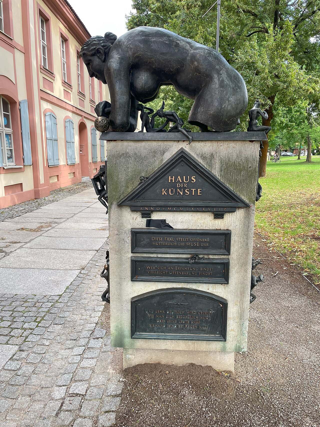Muse, Skulptur von Roland Rother in Frankfurt (Oder), Brandenburg, Deutschland