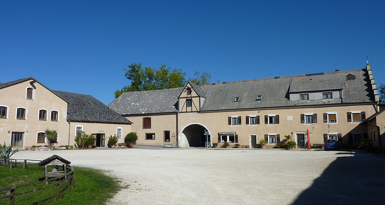 links das Museum Bergér