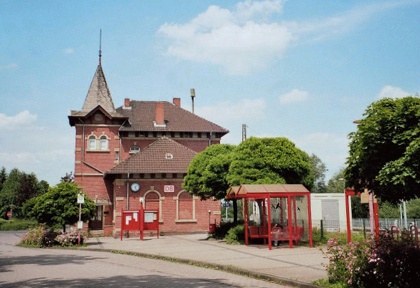 Bahnhof Friedland (Han), Straßenseite - Railway station Friedland (Han), Germany, front view