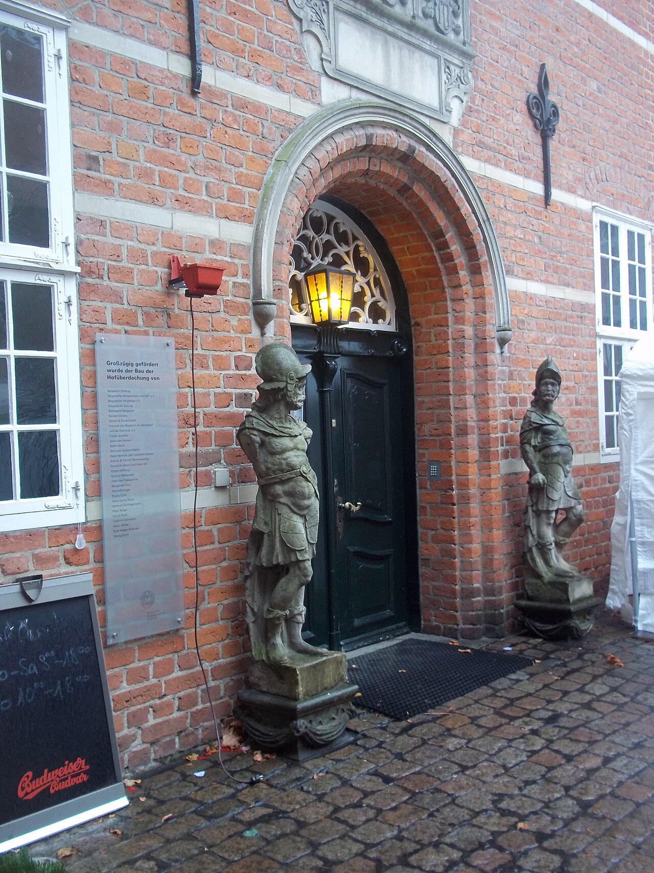 Bergedorf castle entrance with the guards