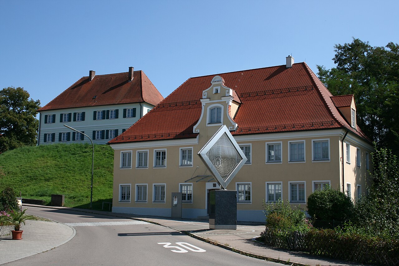 Im ehemaligen Bräuhaus Oberfahlheim ist die Kunstsammlung des Landkreises Neu-Ulm untergebracht