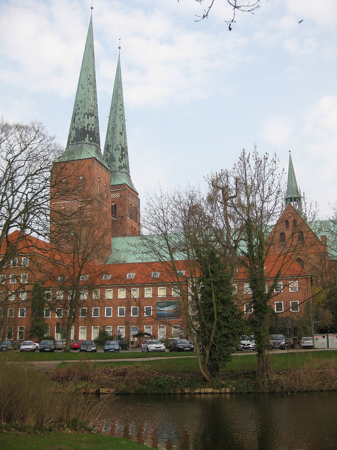 Museum für Natur und Umwelt Lübeck am Lübecker Dom (von Süden)