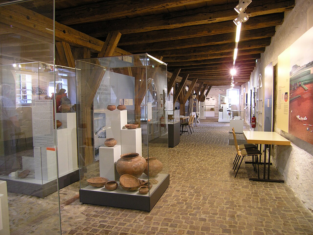 Blick durch das Erdgeschoss des Museums im Seelhaus, Bopfingen
