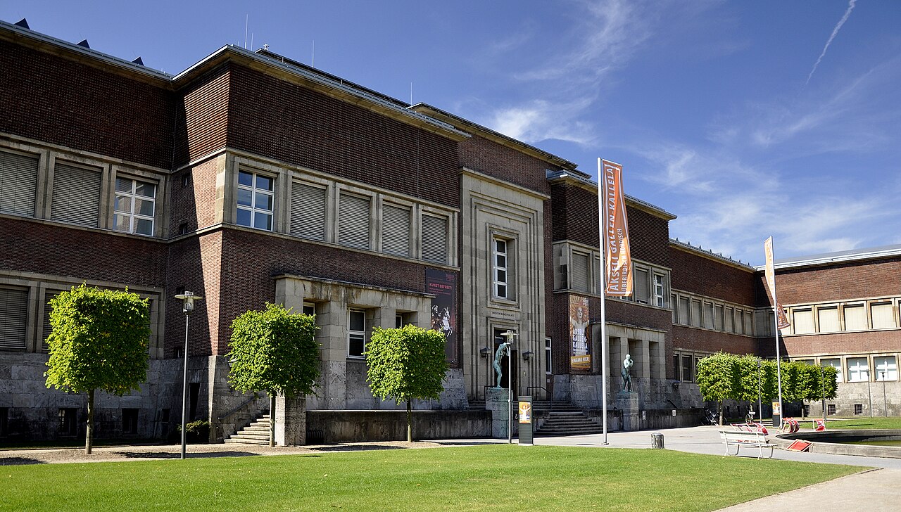 De hoofdingang van het Museum Kunstpalast in Düsseldorf