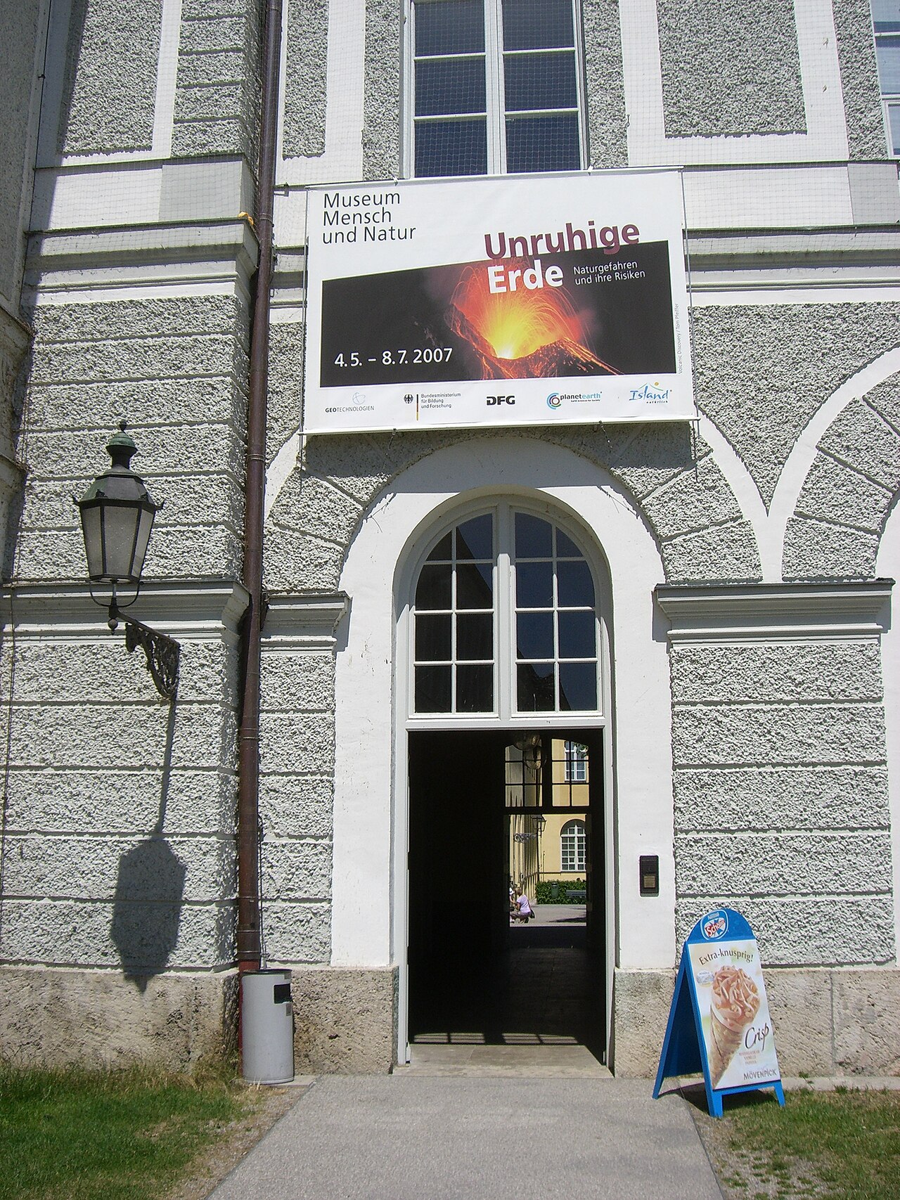 München - Museum Mensch und Natur (Zugang aus dem Schlossrondell)