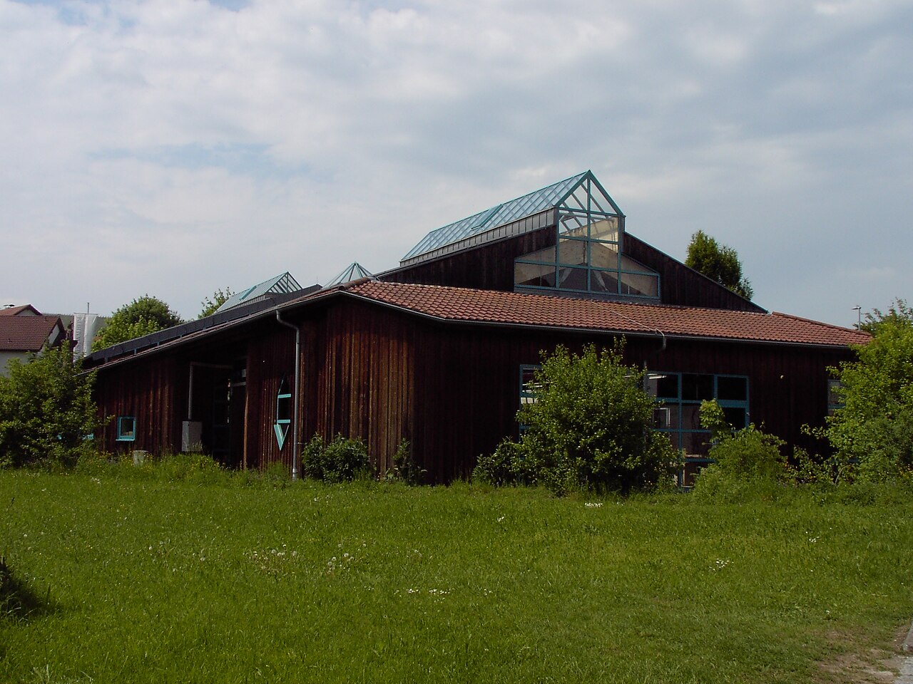 Das Schutzhaus des Römerhauses Walheim von der Ostseite