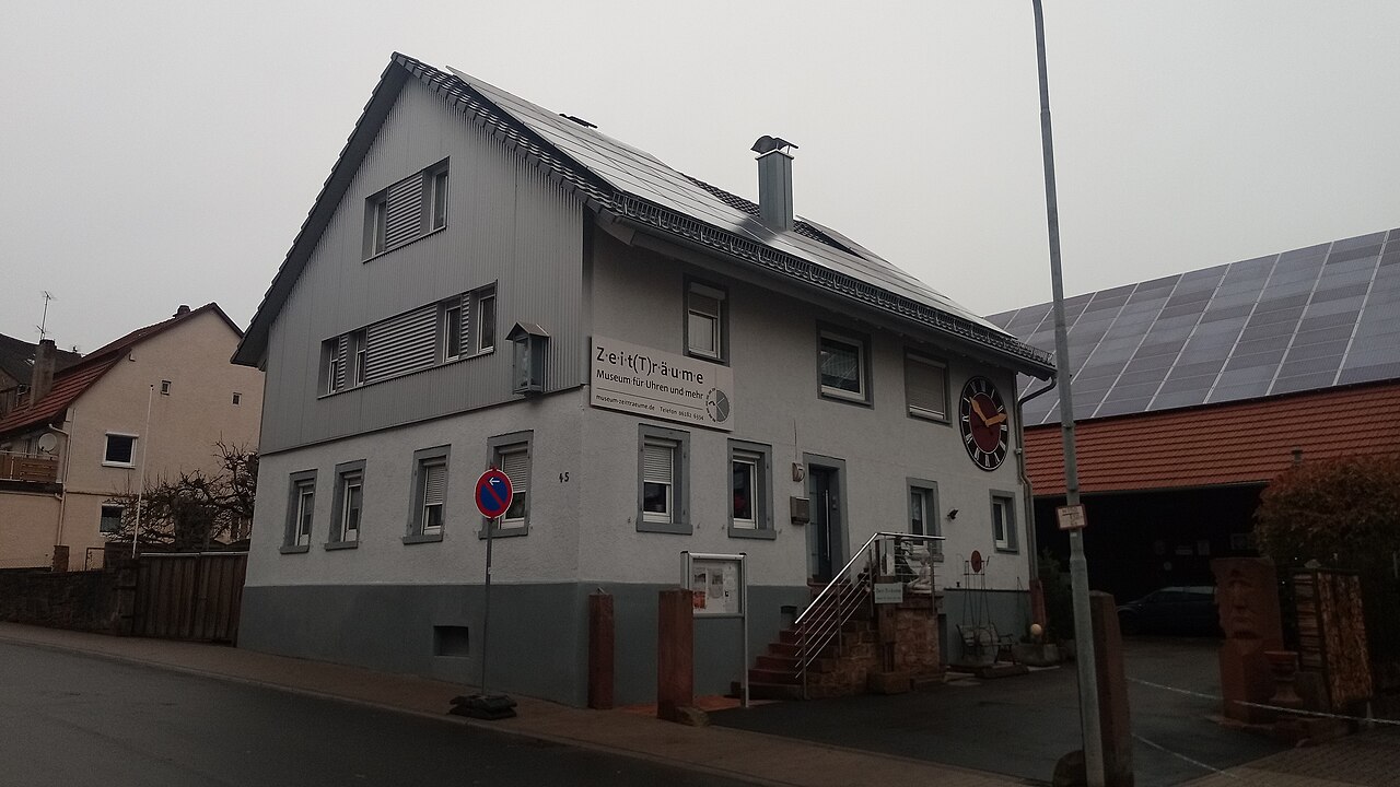 Museum Zeit(T)räume (Turmuhrenmuseum in Walldürn, Sammlung von Turmuhrwerken aus drei Jahrhunderten gezeigt)