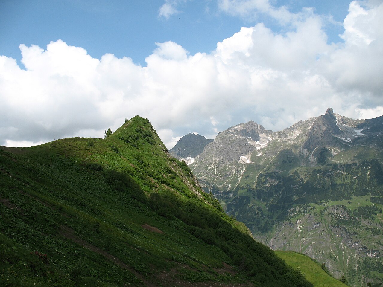 Blick vom Weg zur Rappenseehütte nach Westen auf den Muskopf (1968 m)