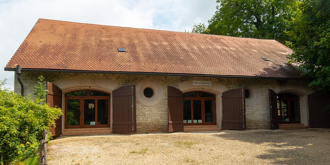 Ehemalige Kutschenhalle der Burg Pappenheim mit Natur- und Jagdmuseum