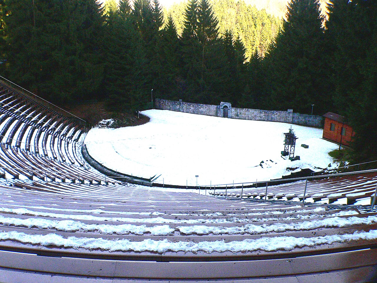Naturbühne Steinbach-Langenbach in Schleusegrund, Thüringer Wald, Tribüne und Bühne