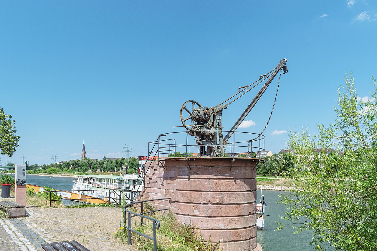 The Neckar crane by the firm Mohr & Federhaff in Mannheim