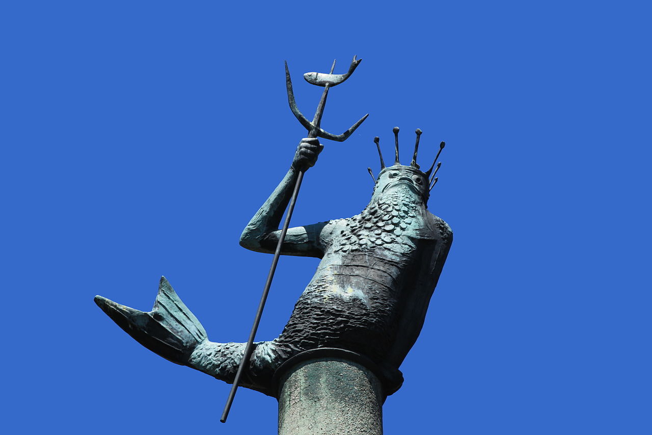 Neptunsäule, Aussichtsplattform zum Nord-Ostsee-Kanal am Ende der Hindenburgstraße in Rendsburg