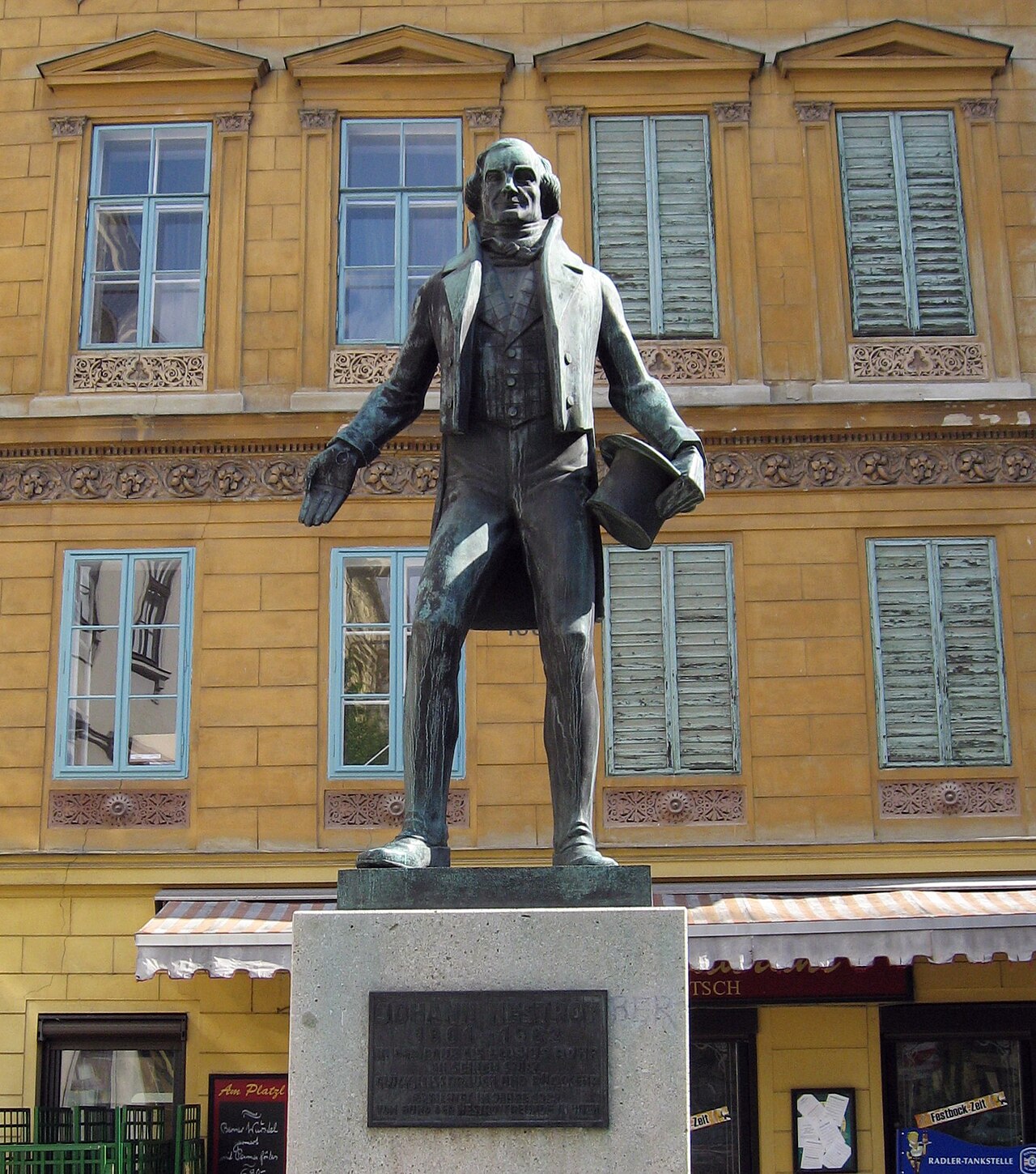 das Nestroy-Denkmal in der Leopoldstadt , in Wien
