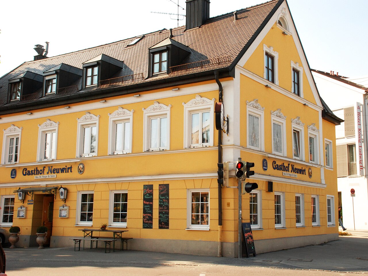 Building of "Gasthof Neuwirt" in Garching, Landkreis München