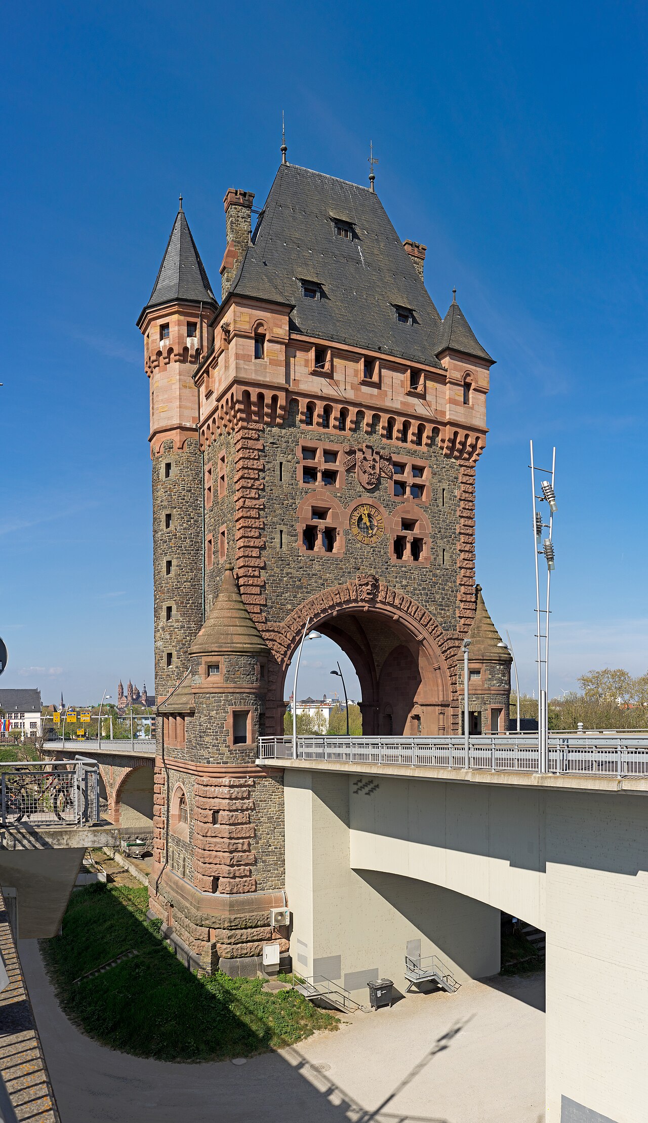 Bridge tower of the Nibelungen bridge in Worms, east facade