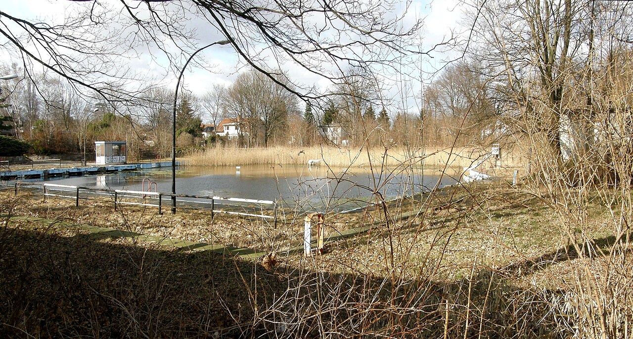 Berlin-Kaulsdorf in der Ernst-Haeckel-Straße, fast an deren südlichem Ende