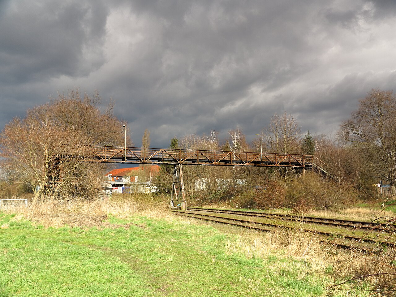 Die Fußgängerbrücke über die Gleise des ehemaligen Bahnhofes Braunschweig Nord