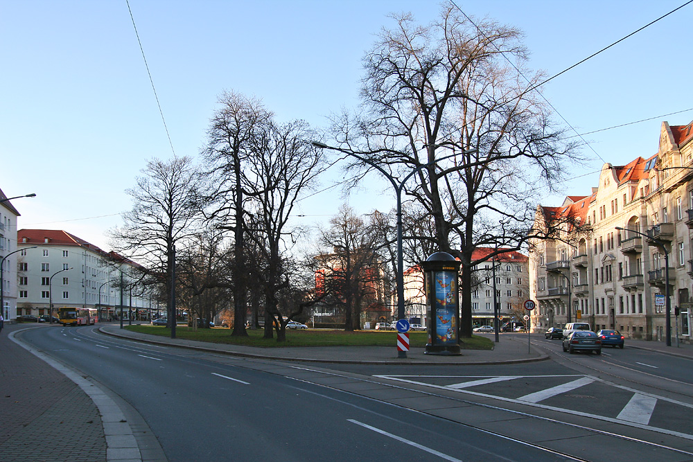 Gabelung der Nürnberger Straße in Dresden am Nürnberger Ei – einem Platz in der Südvorstadt
