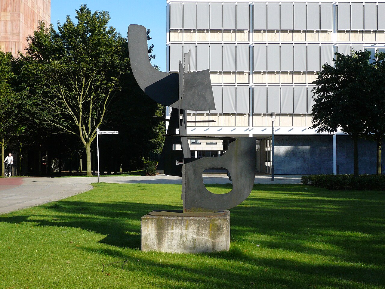 Die Skulptur „Occasion dramatique“ in Bremen