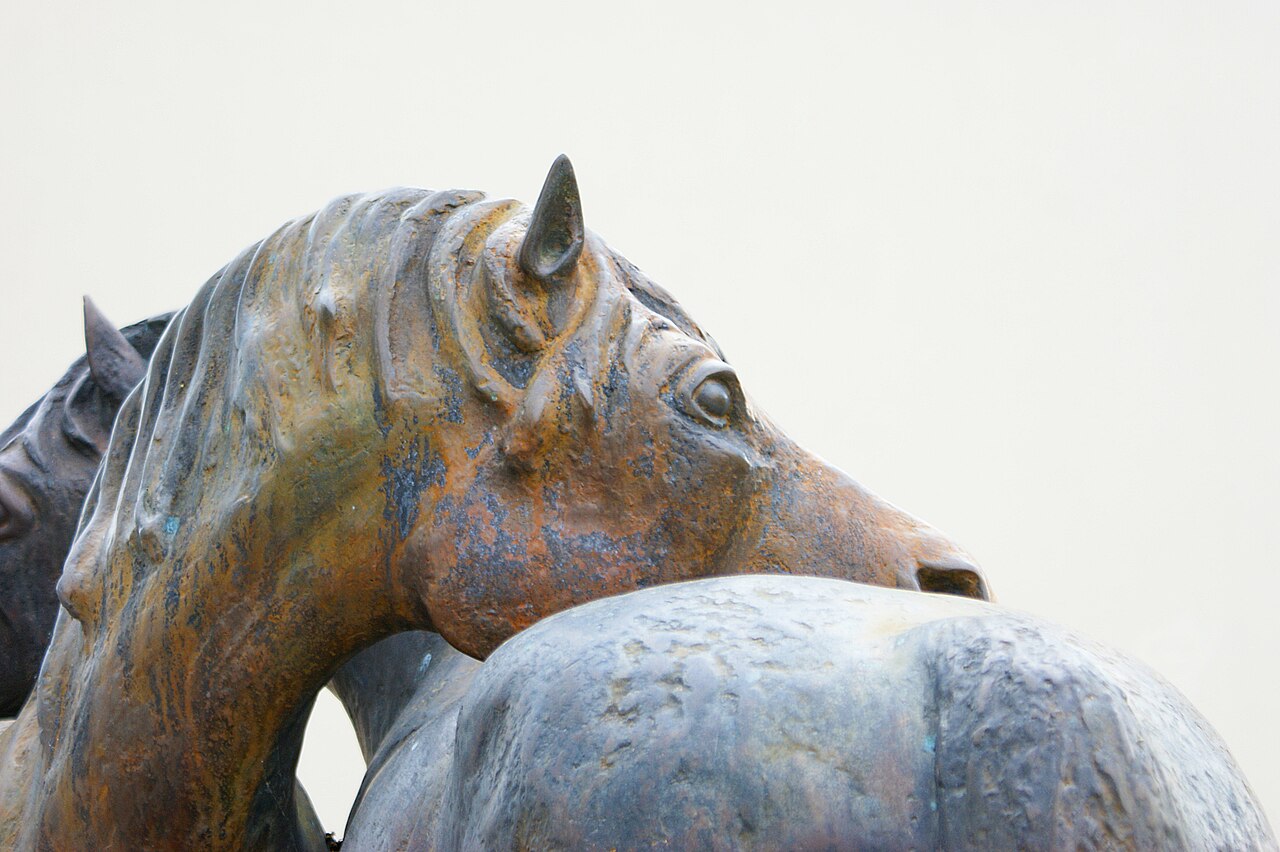 Detail der Bronzeplastik ohne Titel (Daniel Oppliger 2001)