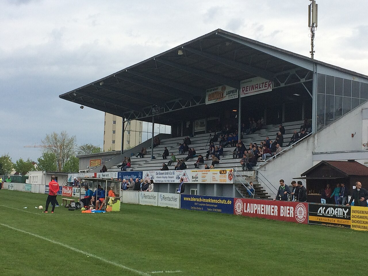 Haupttribüne des Olympia-Stadion Laupheim