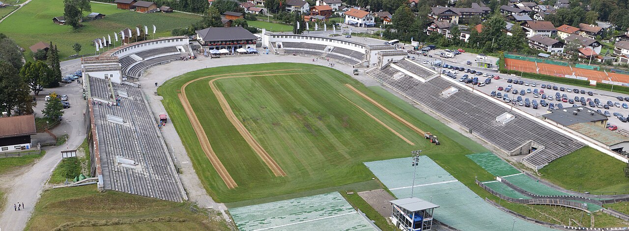 Panorama des Olympia-Skistadions in Garmisch-Partenkirchen am 4