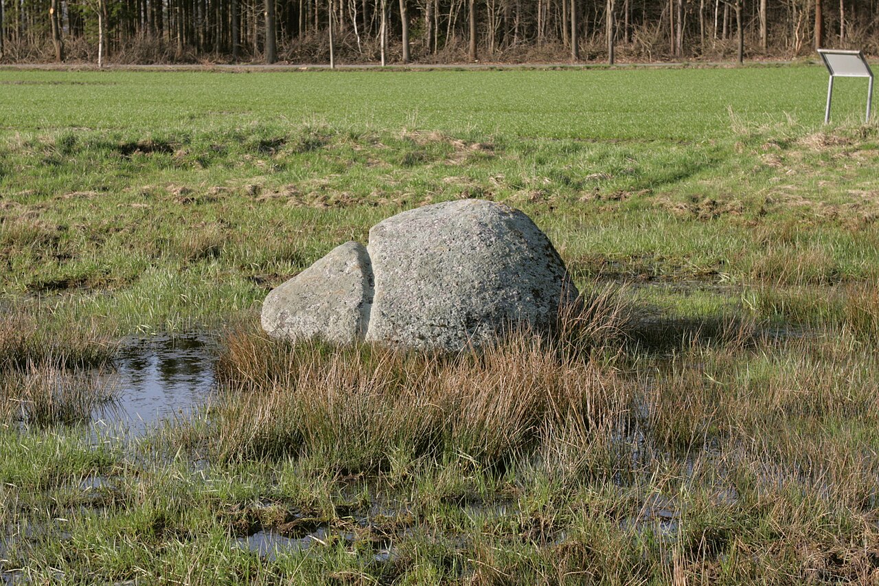 „Opferstein von Melzingen“ im Ortsteil Melzingen von Schwienau