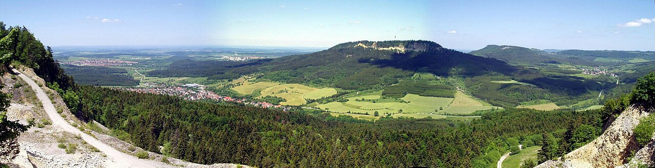 Panoramablick auf Plettenberg und Oberes Schlichemtal vom Ortenberg