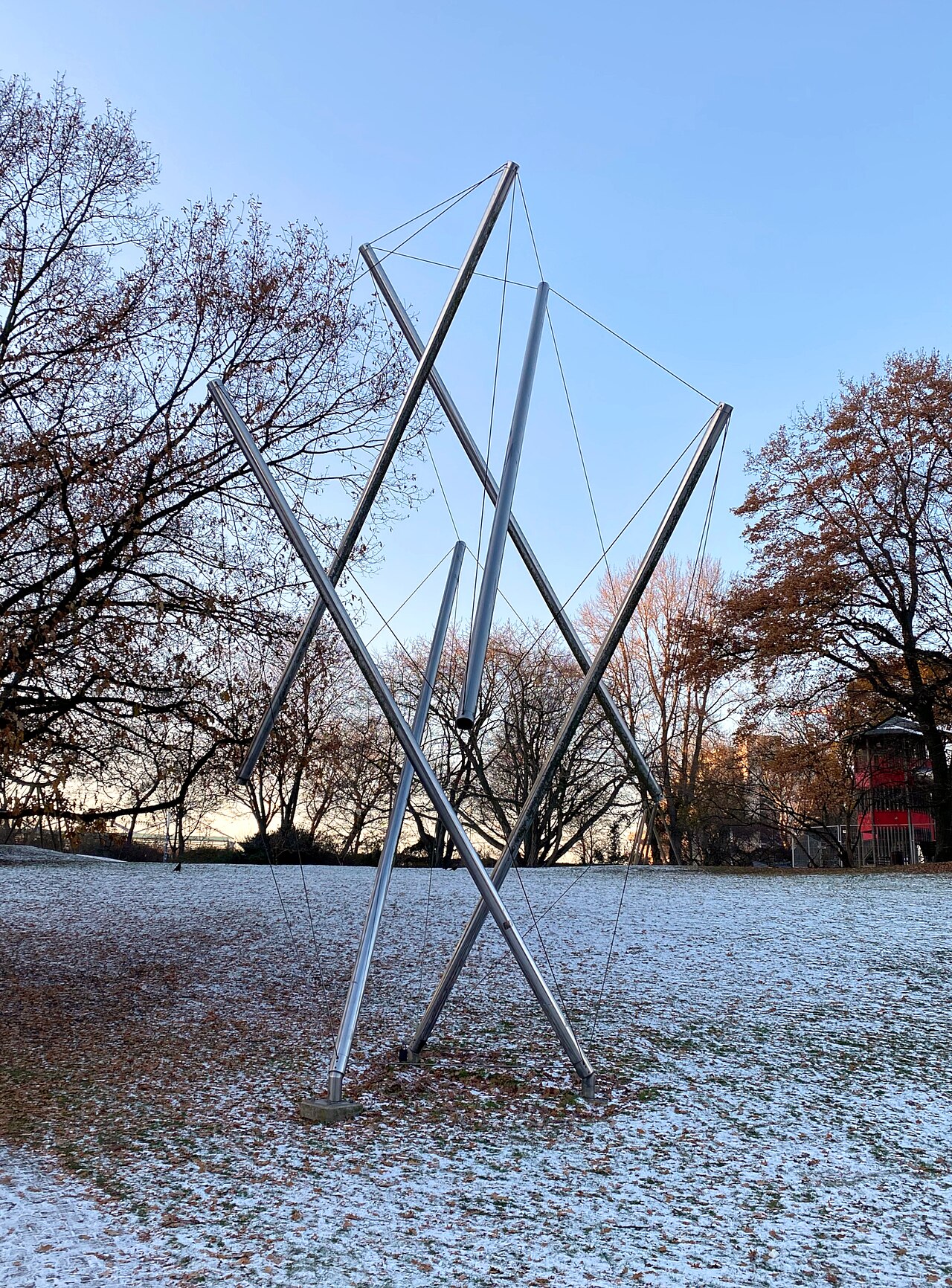 Große Wallanlagen in Hamburg-Neustadt, Skulptur Osaka II von Kenneth Snelson (1972)