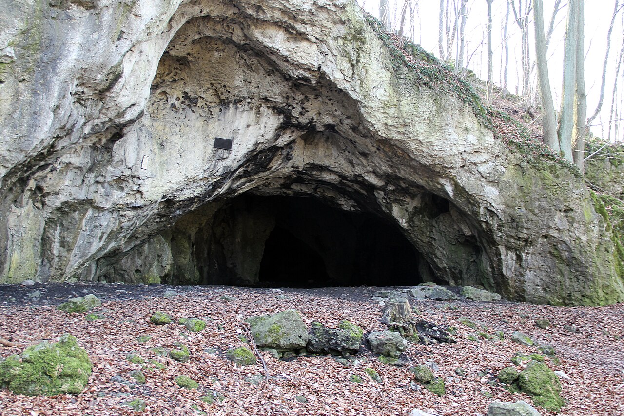 Oswaldhöhle, Nordeingang mit Vorplatz