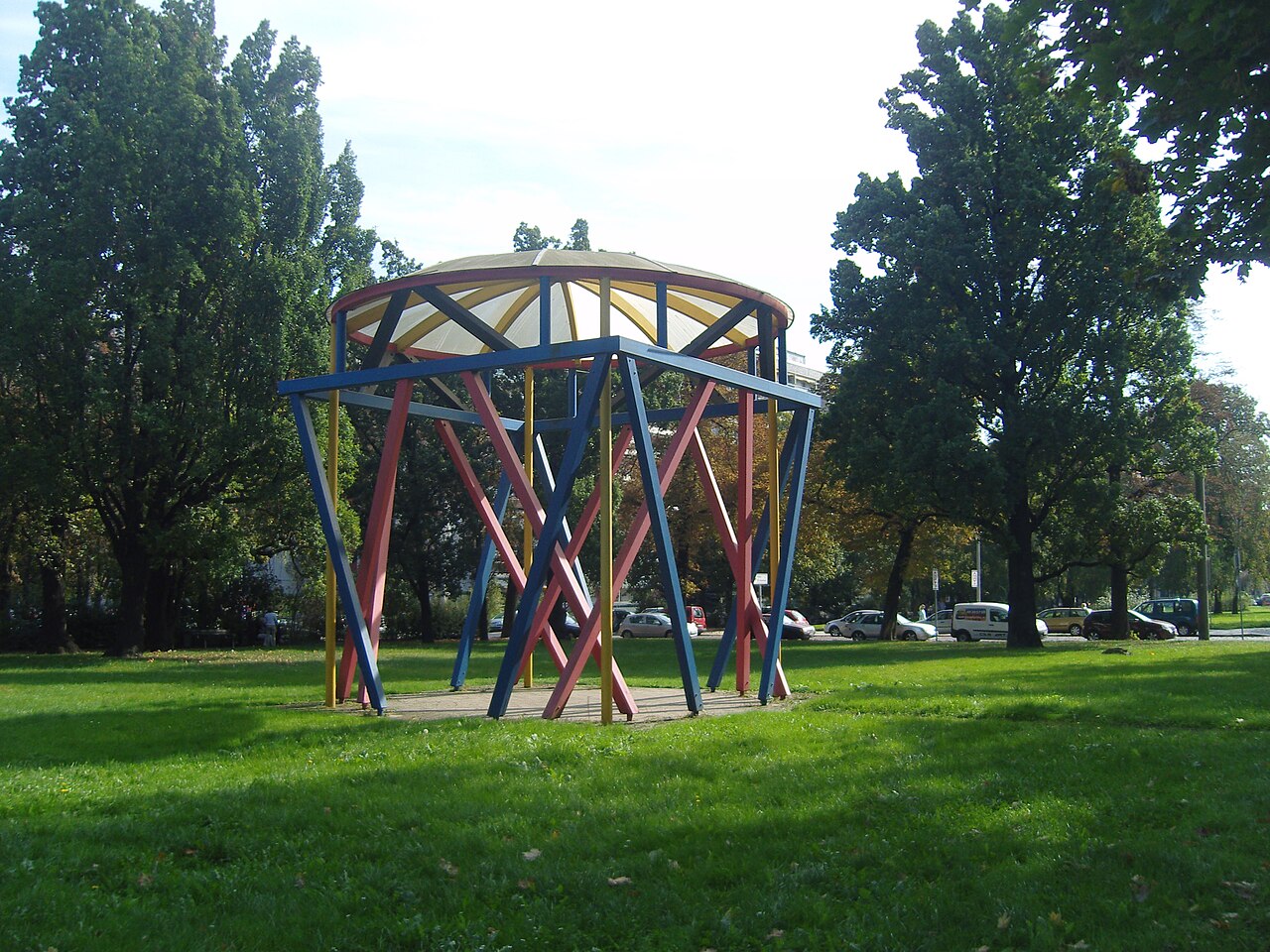 Plastik am Sachsenplatz in Dresden