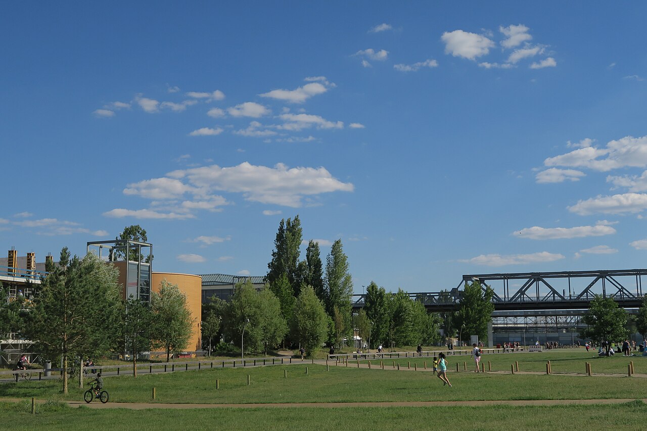 Bilder vom Park, Bäumen, Menschen und Umgebung