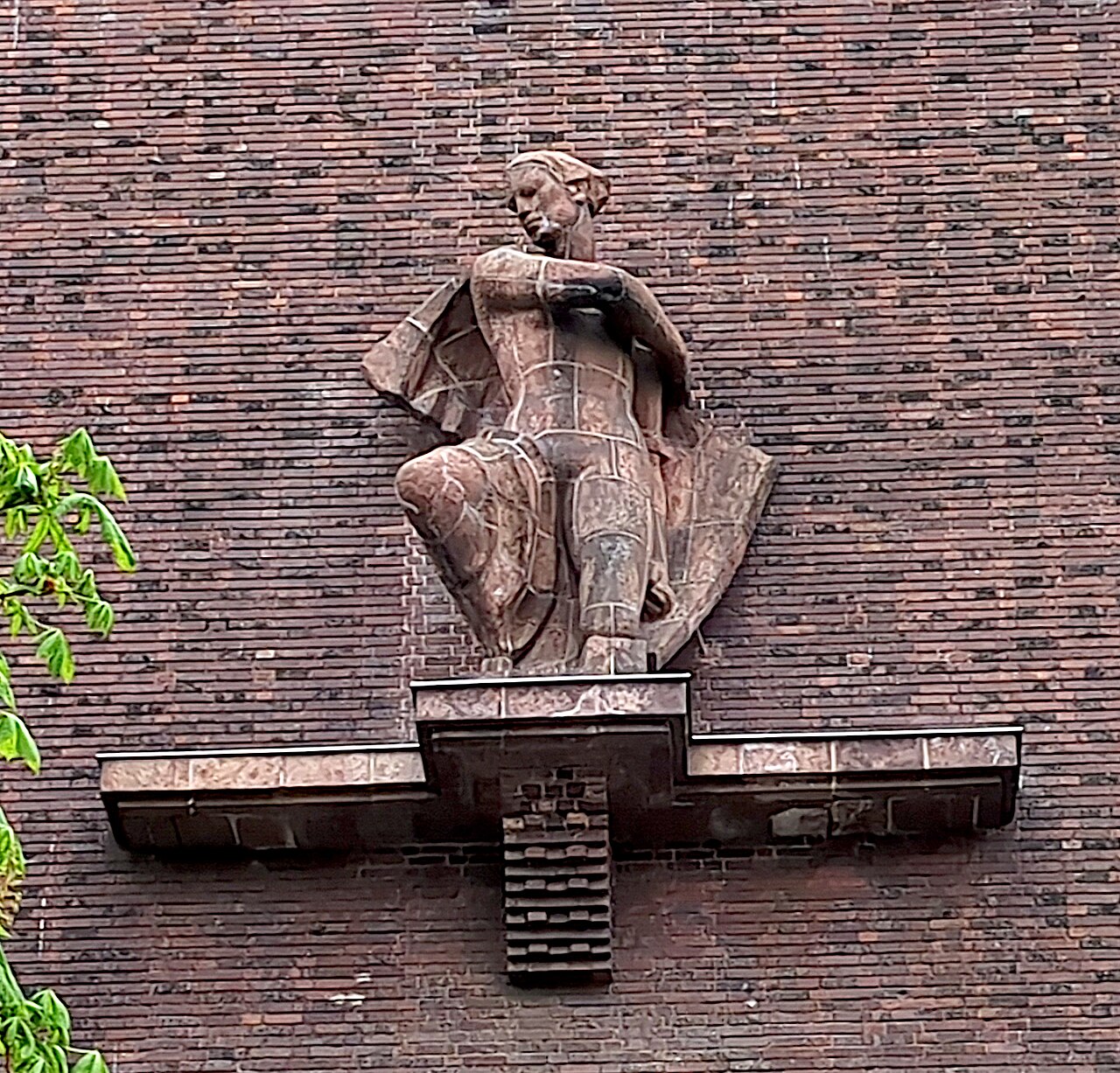 Sculpture Penthesilea by Josef Thorak on the building Levetzowstraße 1, 2, 3, 5 in Berlin-Moabit, Germany