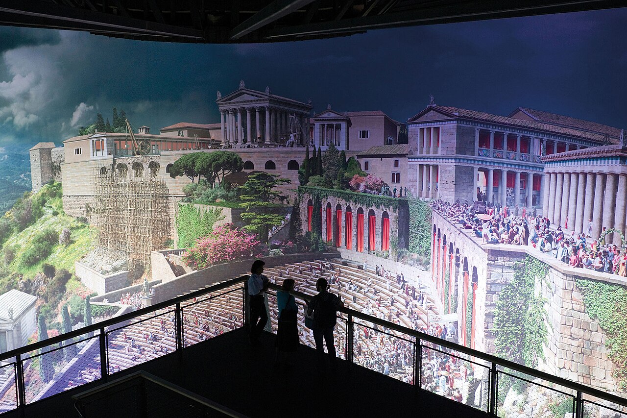 Visitors are watching the acropolis in the Panorama PERGAMON (c) asisi