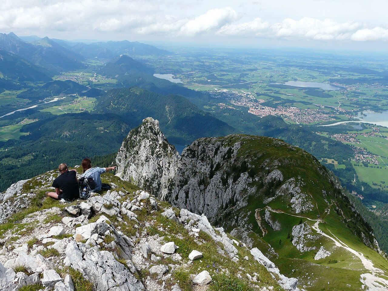 Blick vom Berg Säuling ins südliche Ostallgäu