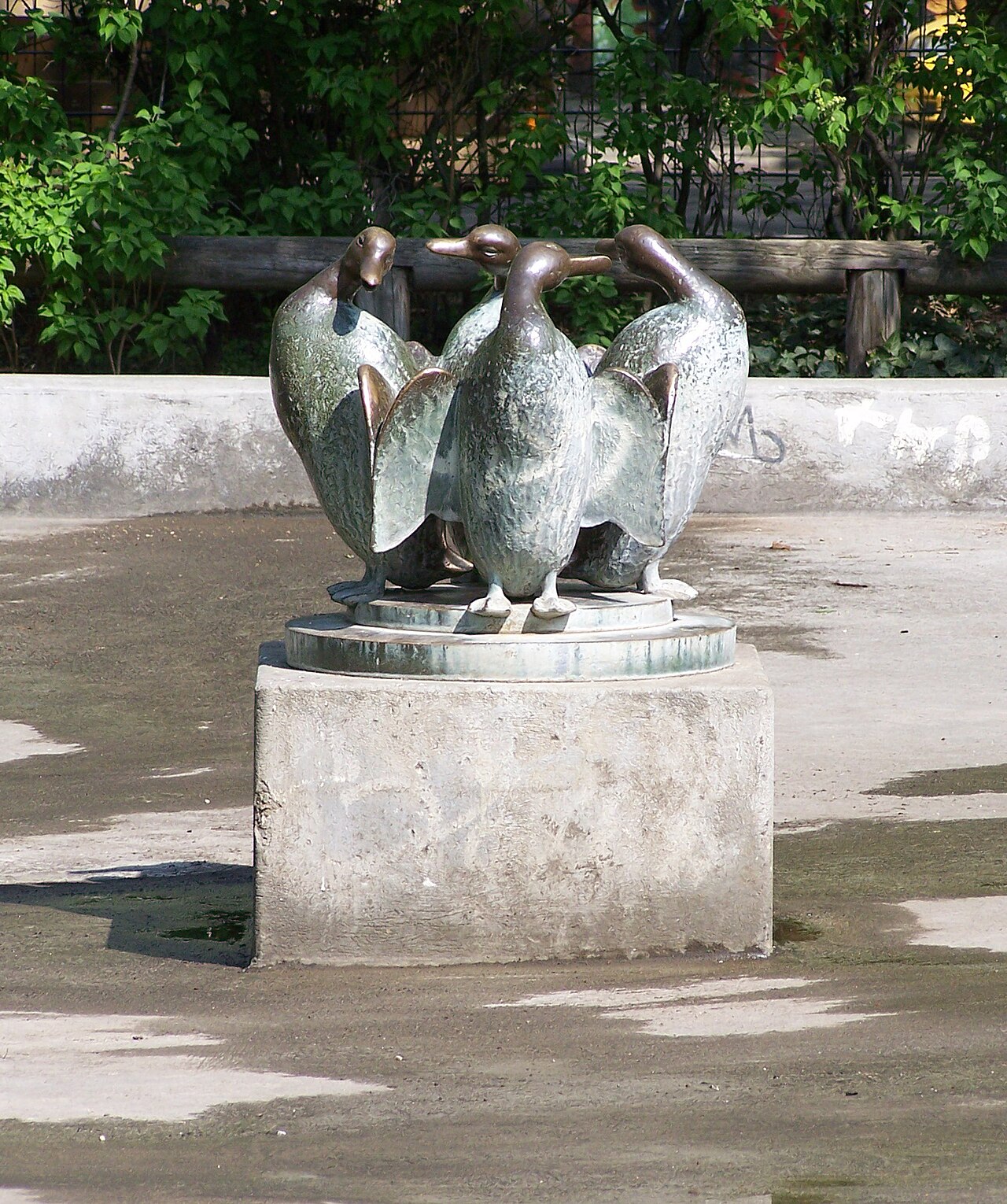 Fountain "Enten- und Pinquintränke :Four Ducks by Erwin Barth
