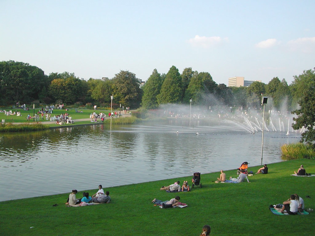 Sonntägliche Wiese in Planten un Blomen , Hamburg
