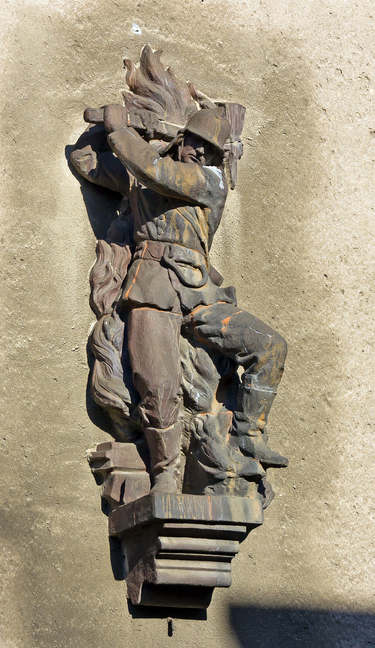 Plastik am Gebäude der alten Feuerwache Dresden-Neustadt, Katharinenstraße