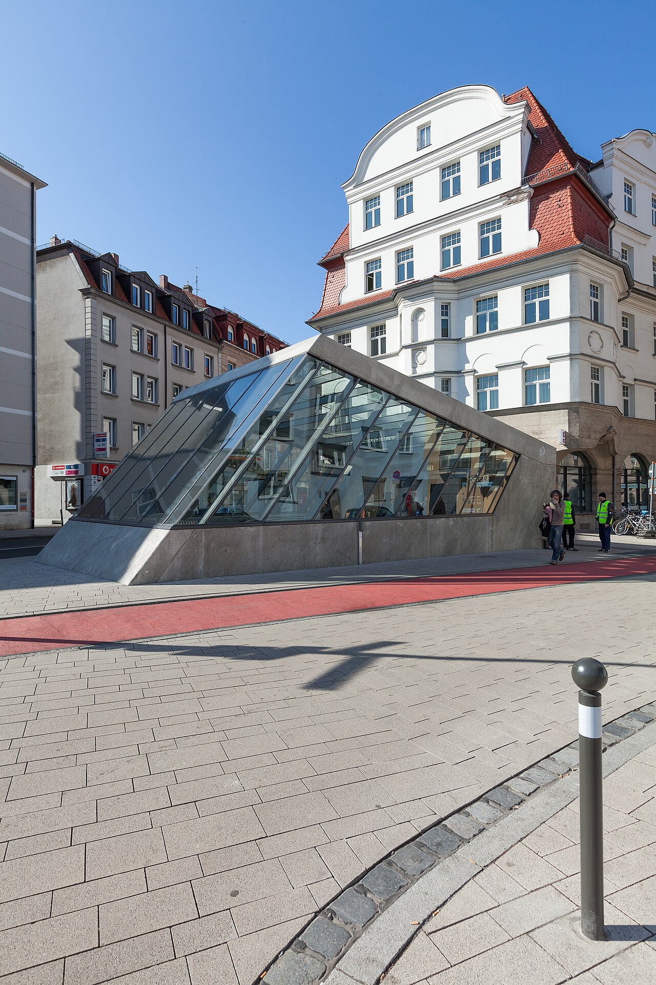 Denkmalgeschütztes Wohn- und Geschäftshaus am Kirchenweg, Ecke Rückertstraße