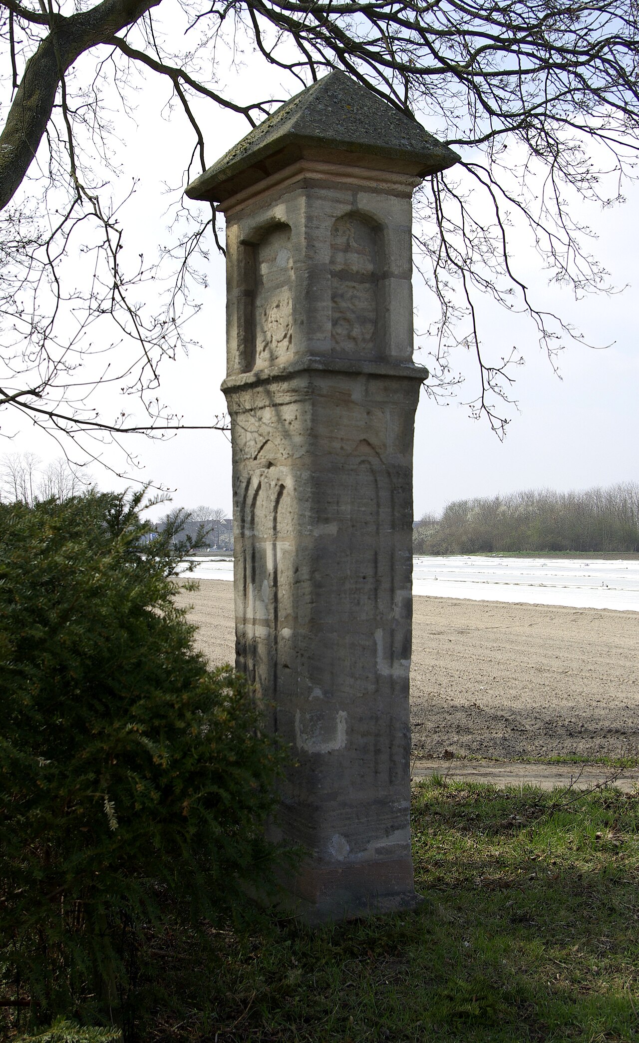 Bildstock Praun’sche Säule , auch Das Steinhaus , an der Sylter Straße im Nürnberger Stadtteil Almoshof