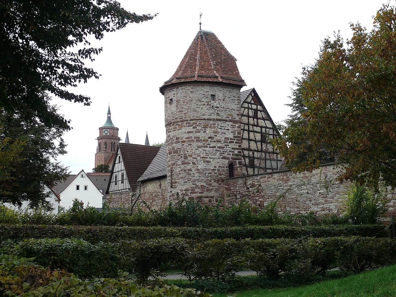 Der Rabenturm, Teil der historischen Stadtbefestigung, in Weil der Stadt