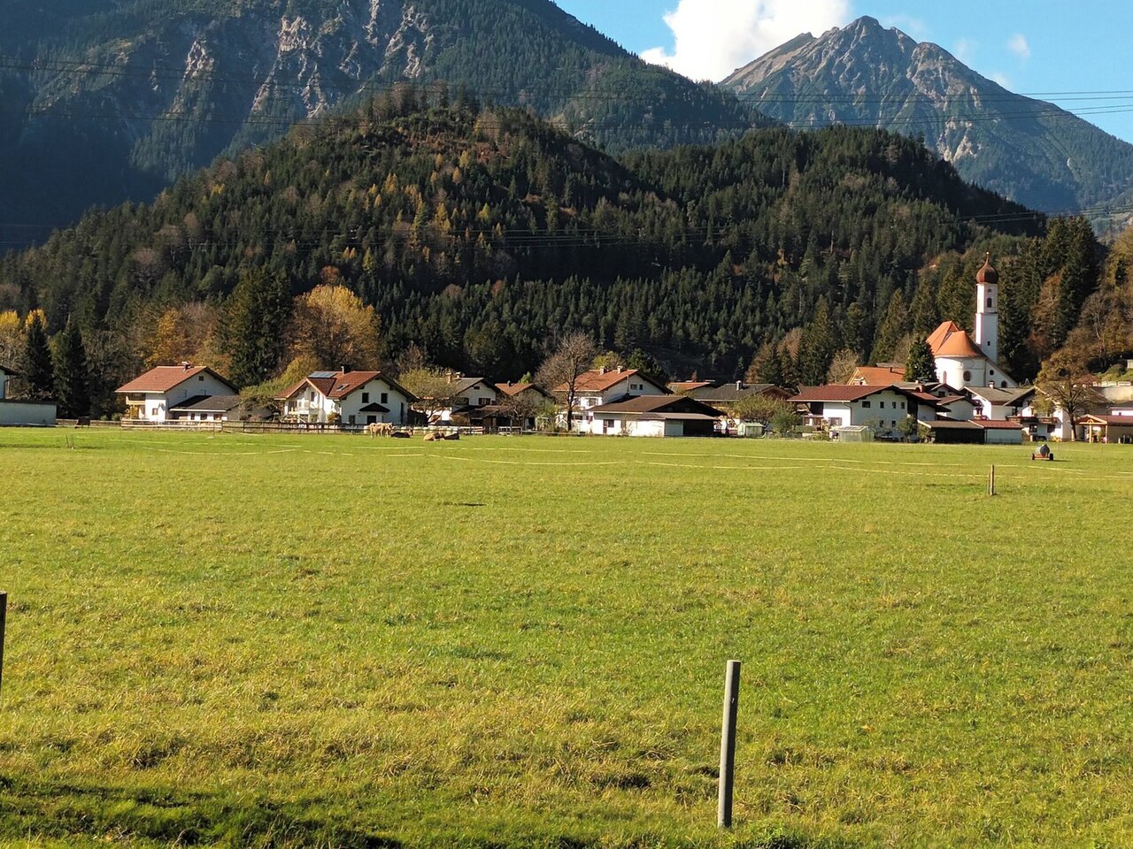 Der Ranzen (1002 m) in Vils (Tirol), Ansicht von Osten aus Unterpinswang