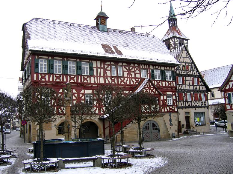 Steinheim an der Murr, Marktbrunnen und Rathaus