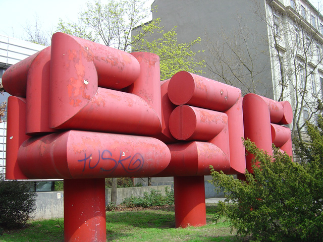 TU Berlin, sculpture Raumplastik (1970) at Strasse des 17