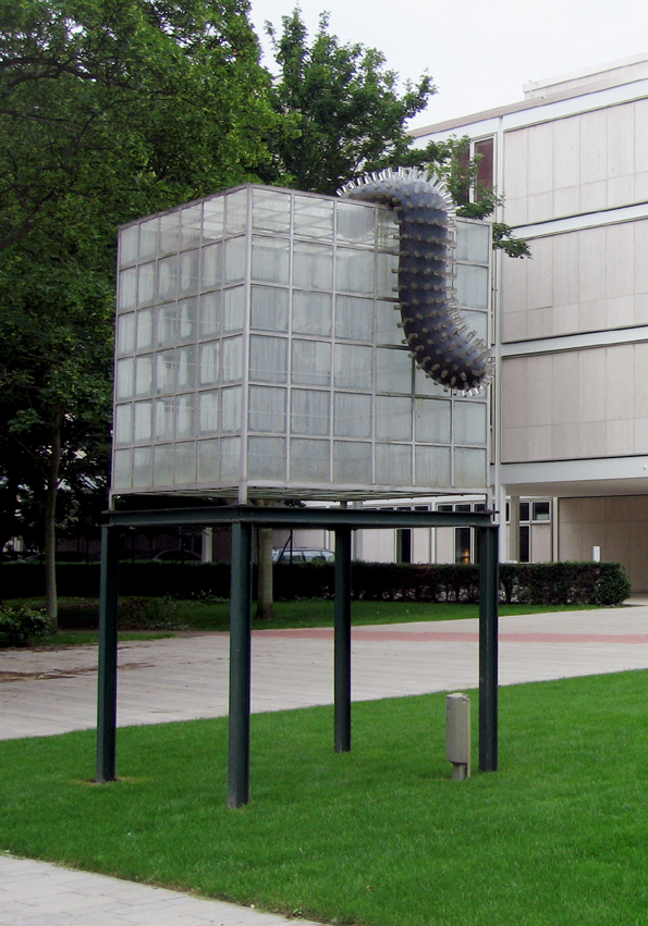 Raupe (“caterpillar”), sculpture from 1974 by Bernd Uiberall at the Präsident-Kennedy-Platz in Bremen, Germany