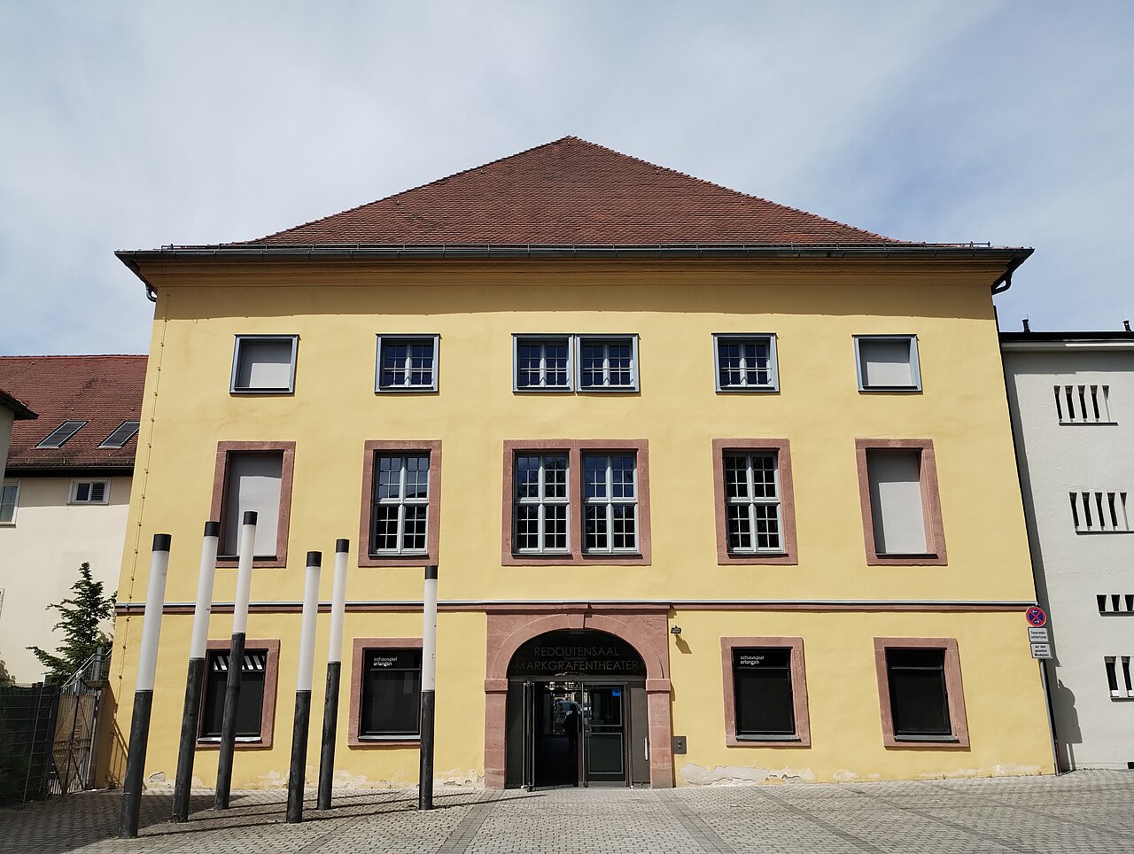 Fassadenansicht des Redoutenhauses (Markgrafentheater) in Erlangen