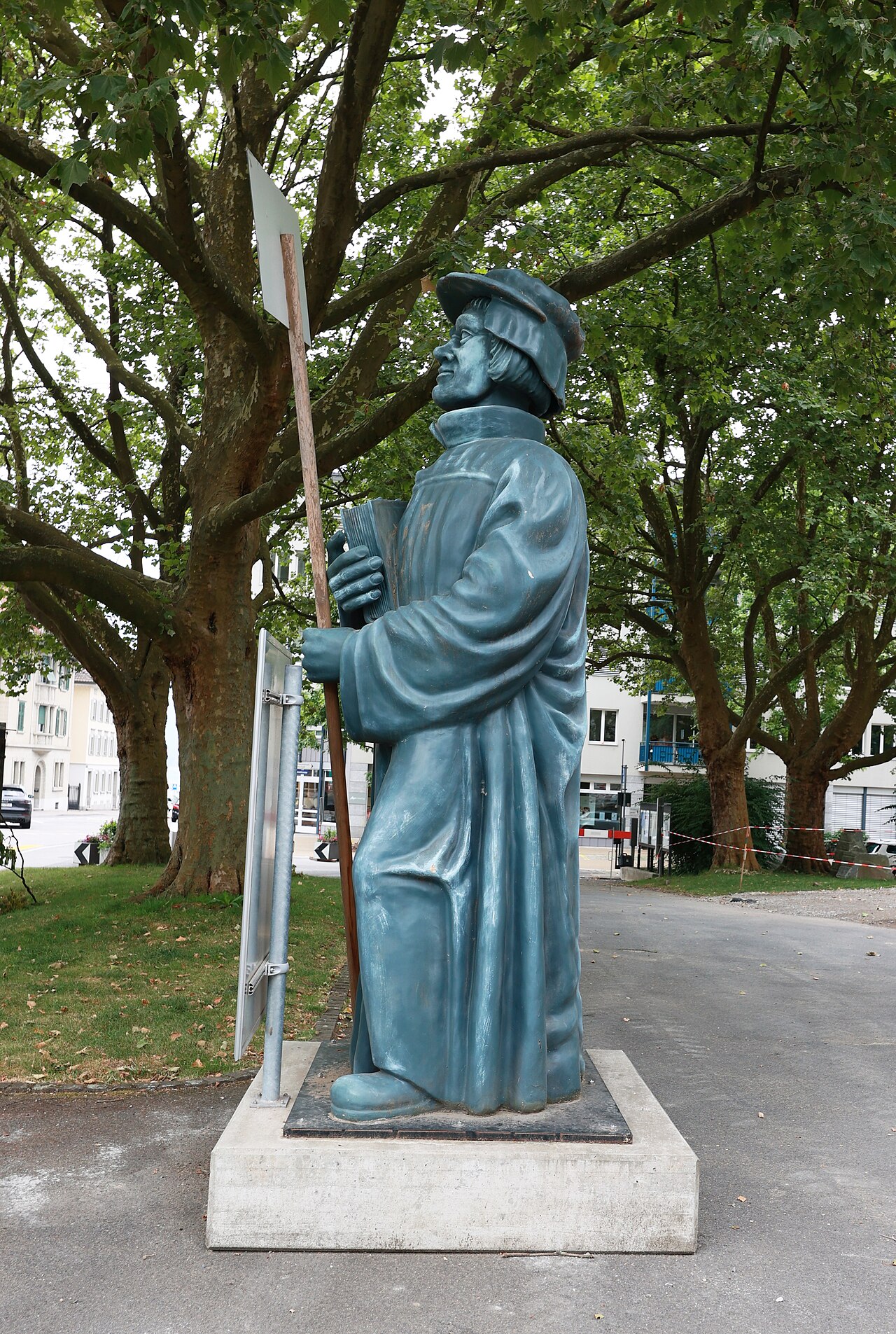 Martin Luther Skulptur vor Reformierten Kirche, Zug
