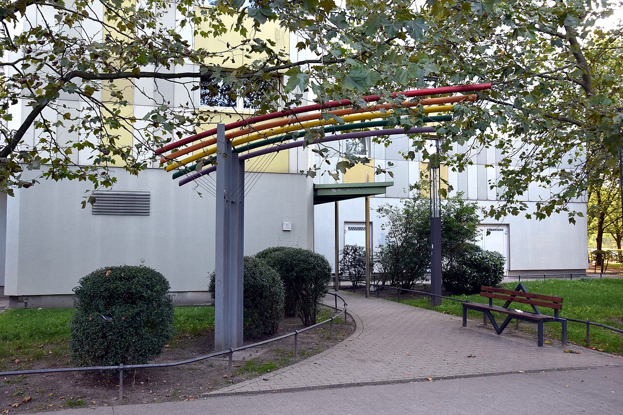 Sculpture by Achim Kühn in Berlin-Neu-Hohenschönhausen, Germany