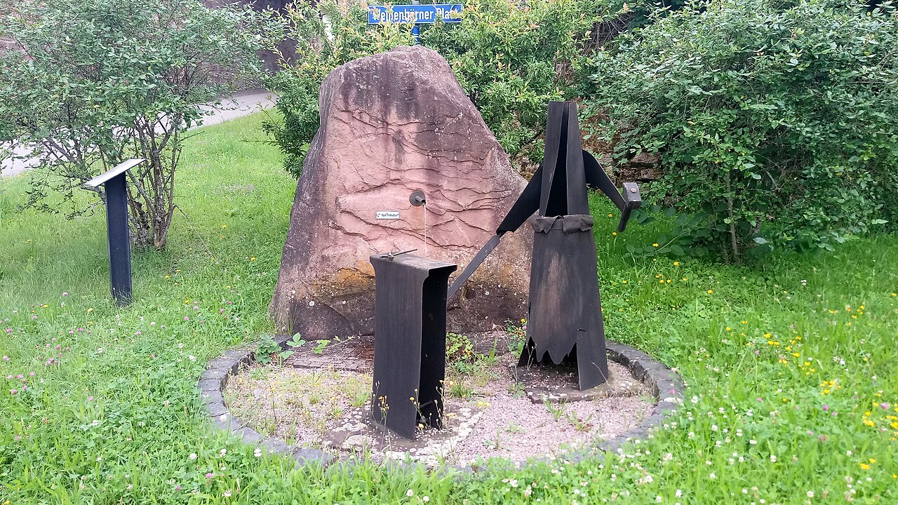 Skulptur Regin der Schmied in Kailbach